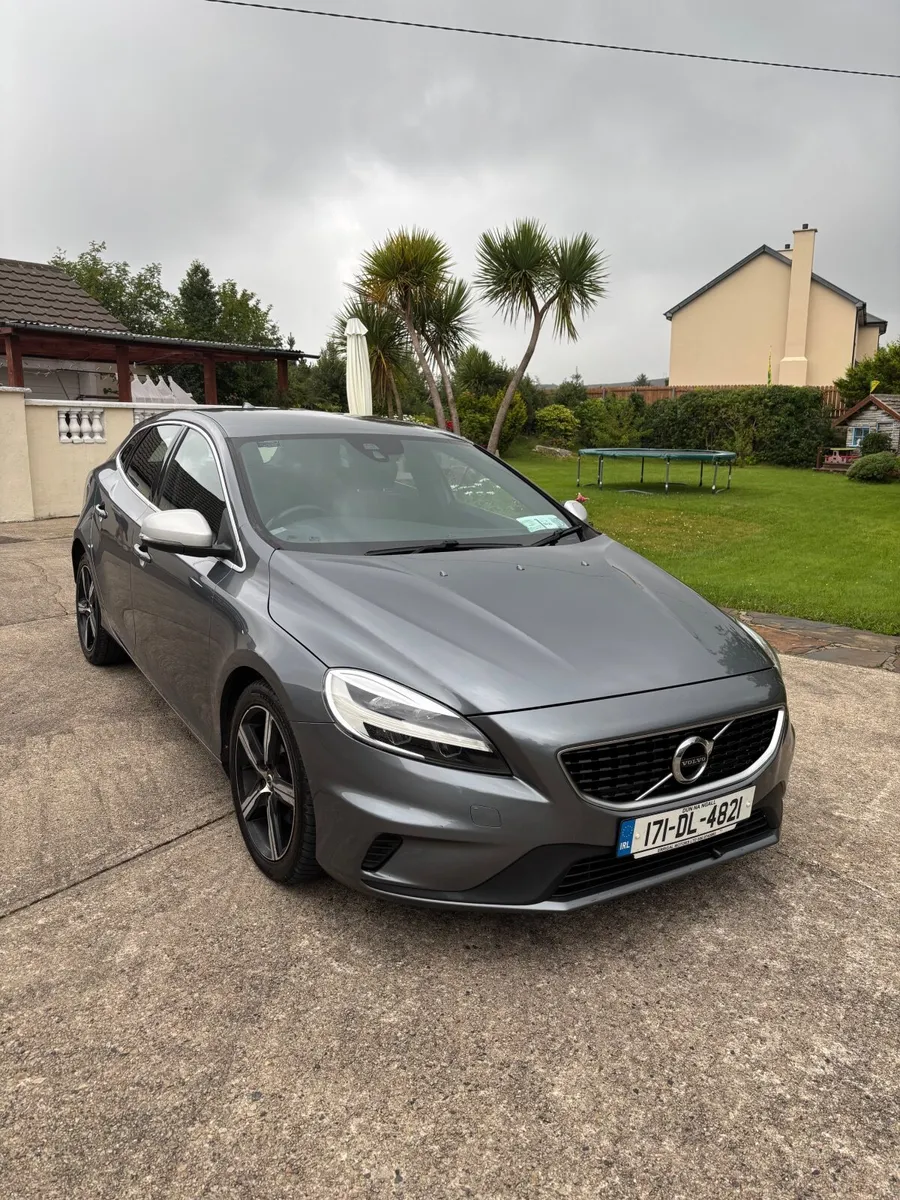 Volvo V40 2017 - Image 1
