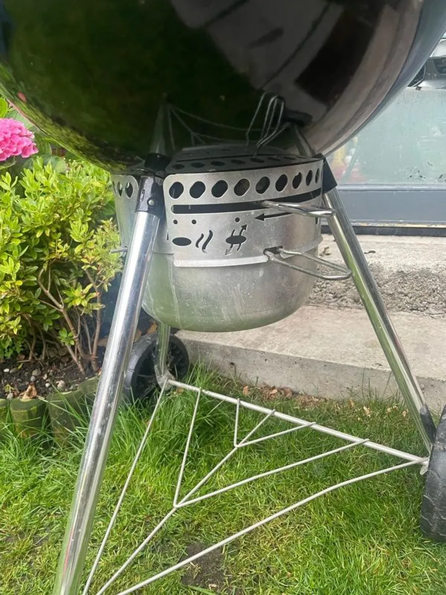 Weber Charcoal BBQ - Image 4