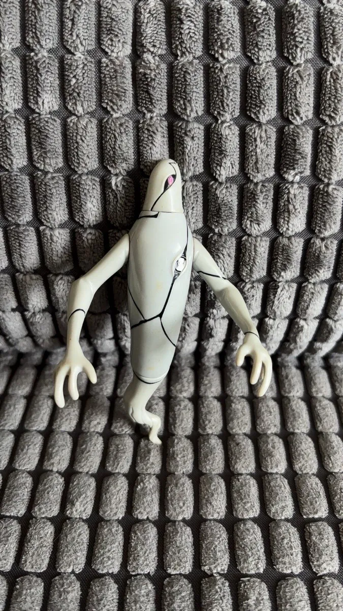 Ben 10 GhostFreak Figure