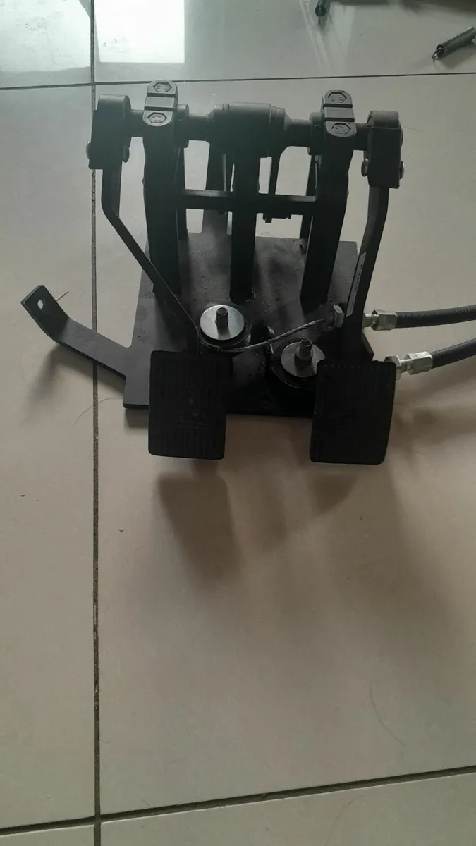 Dual Controls for Training Car - Image 2
