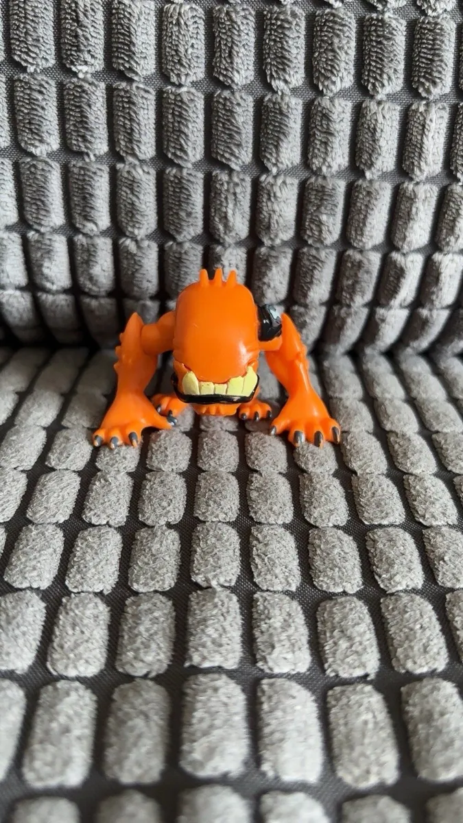 Ben 10 WildMutt Figure