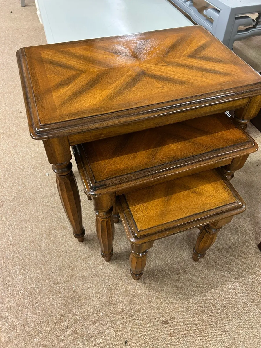 Nest of tables - Image 1