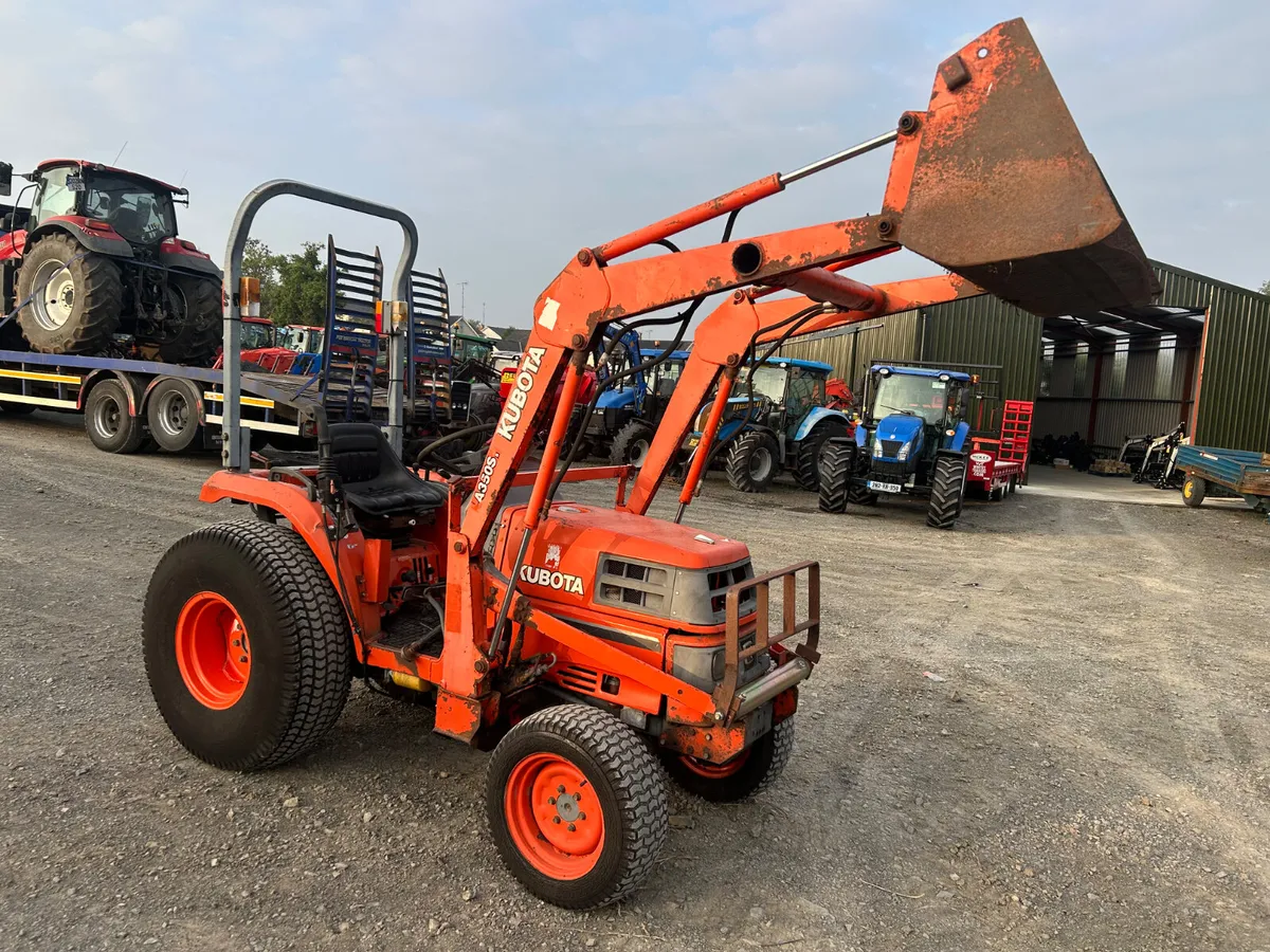 Kubota ST-30 Compact Tractor with Loader - Image 1
