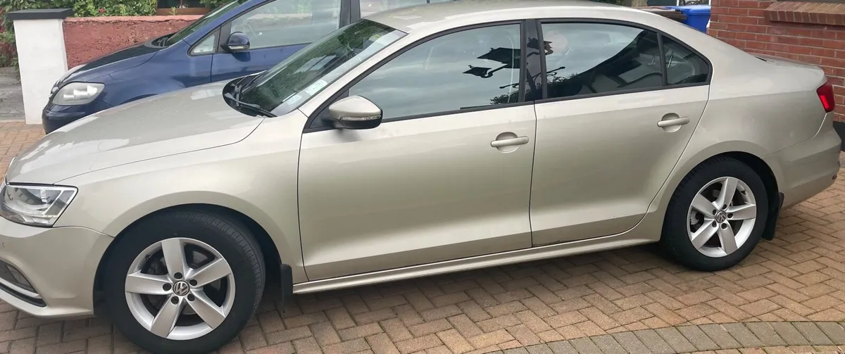 Volkswagen Jetta 2015 - Image 2