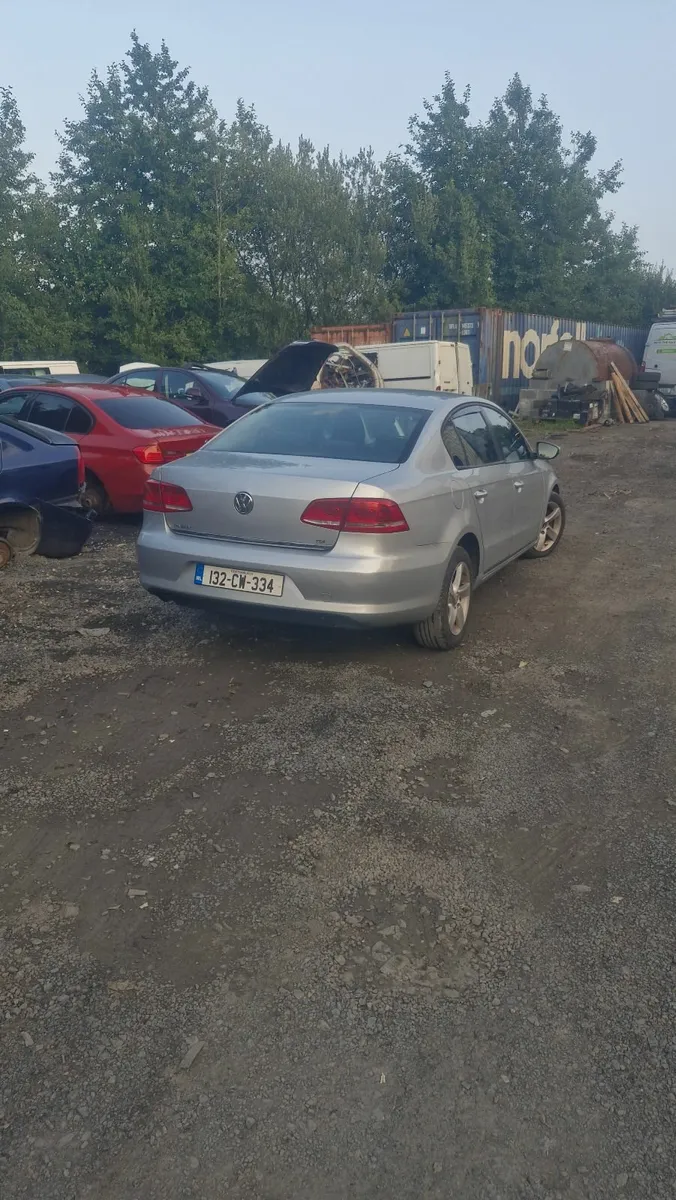 Volkswagen Passat 2013 - Image 2
