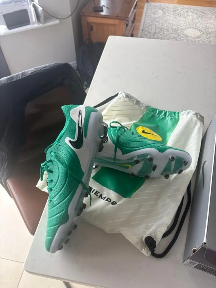 Nike tiempos size 10.5 uk - Image 1