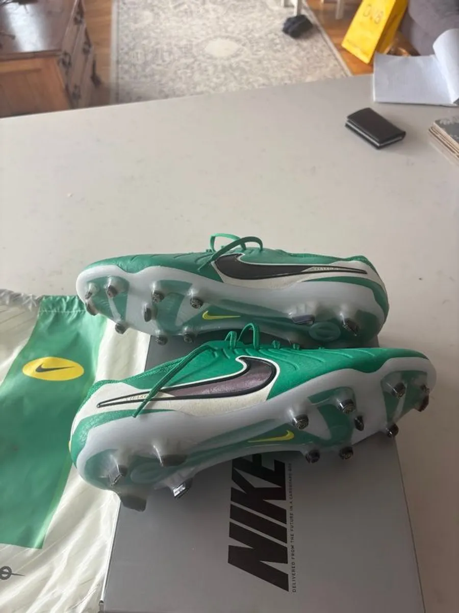 Nike tiempos size 10.5 uk - Image 2