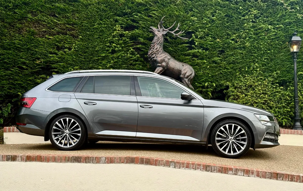 Skoda Superb Combi L&K 2.0TDI DSG LOW KM - Image 2