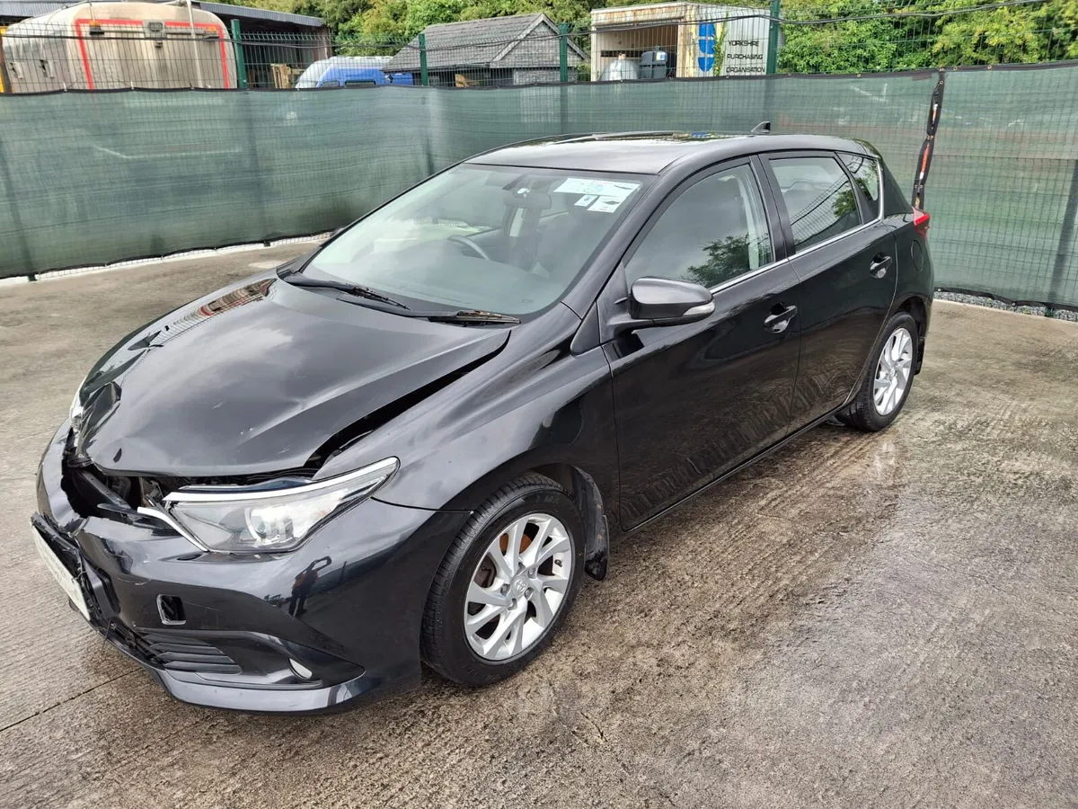 2016 Toyota Auris D4D Light Damage - Image 3