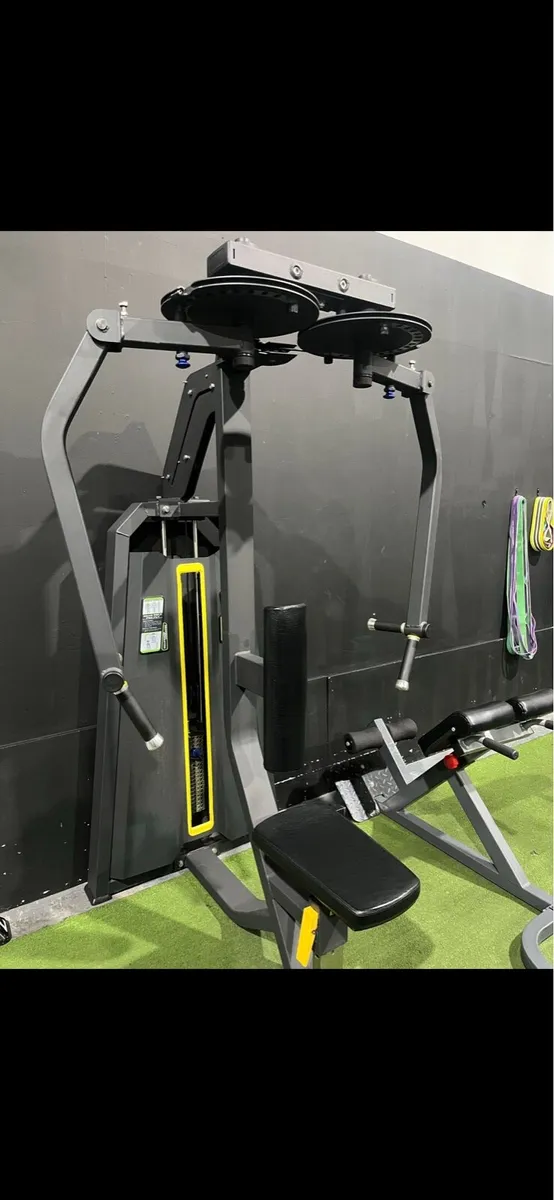 💥Chest Flye and Rear Delt Machine €750 💥 - Image 2