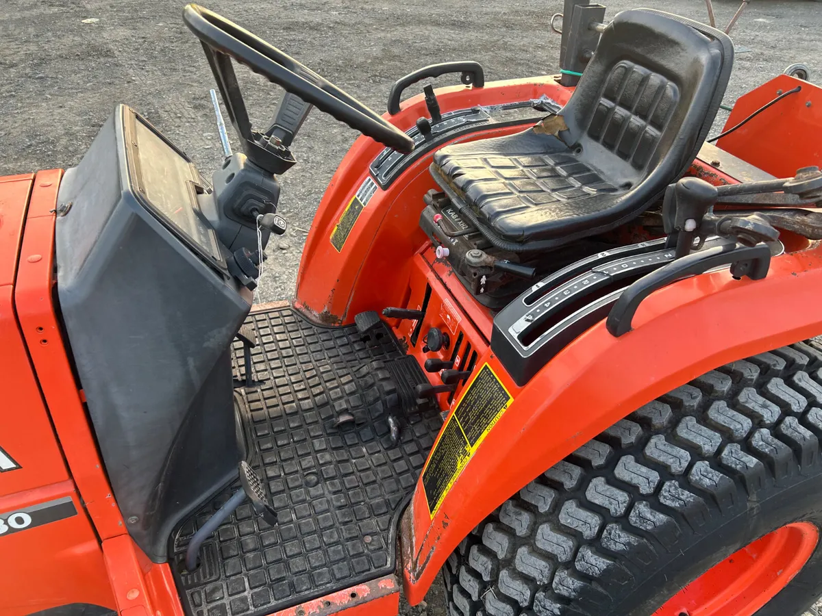 Kubota ST-30 HST Compact Tractor - Image 2
