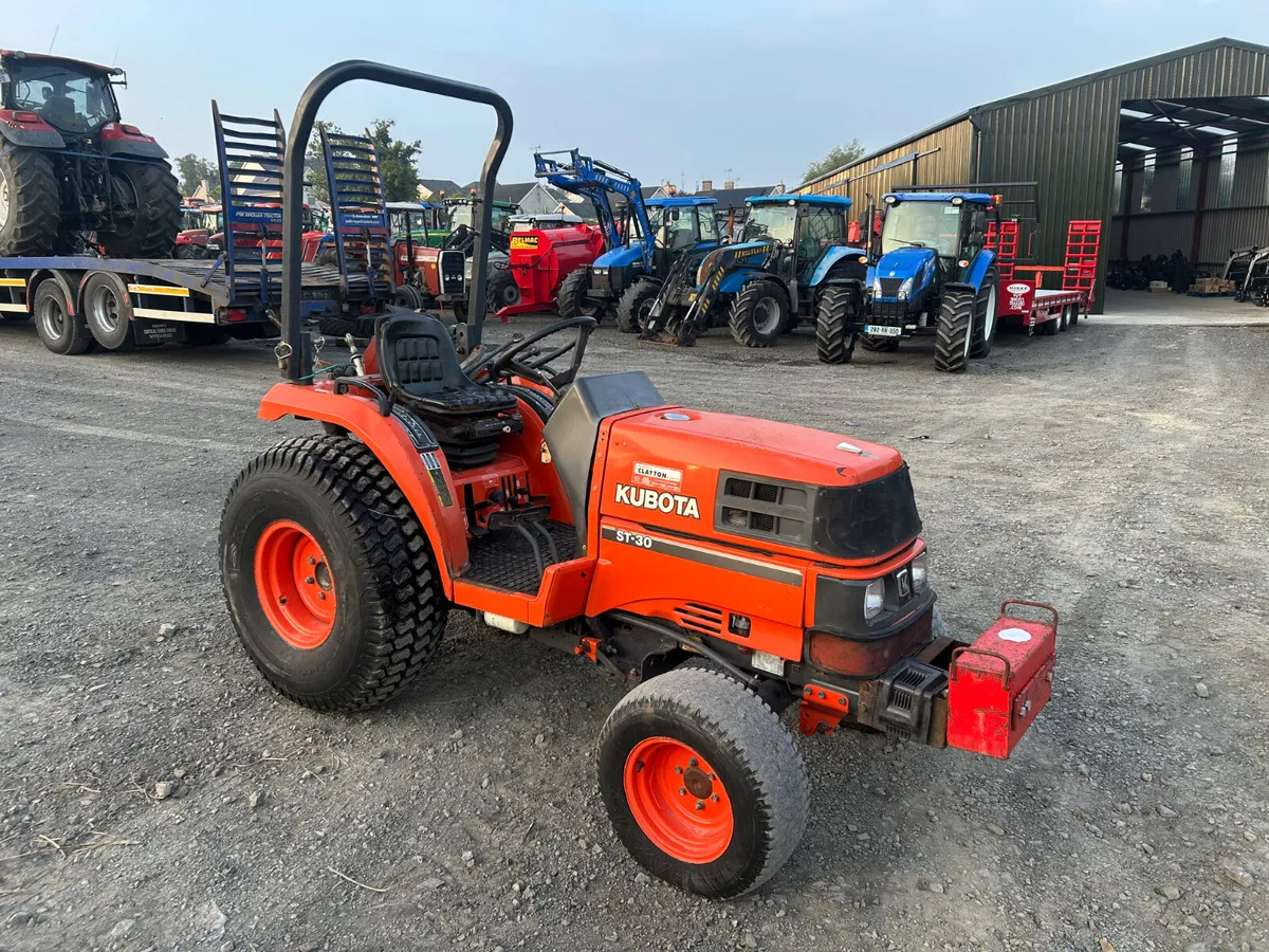 Kubota ST-30 HST Compact Tractor - Image 1