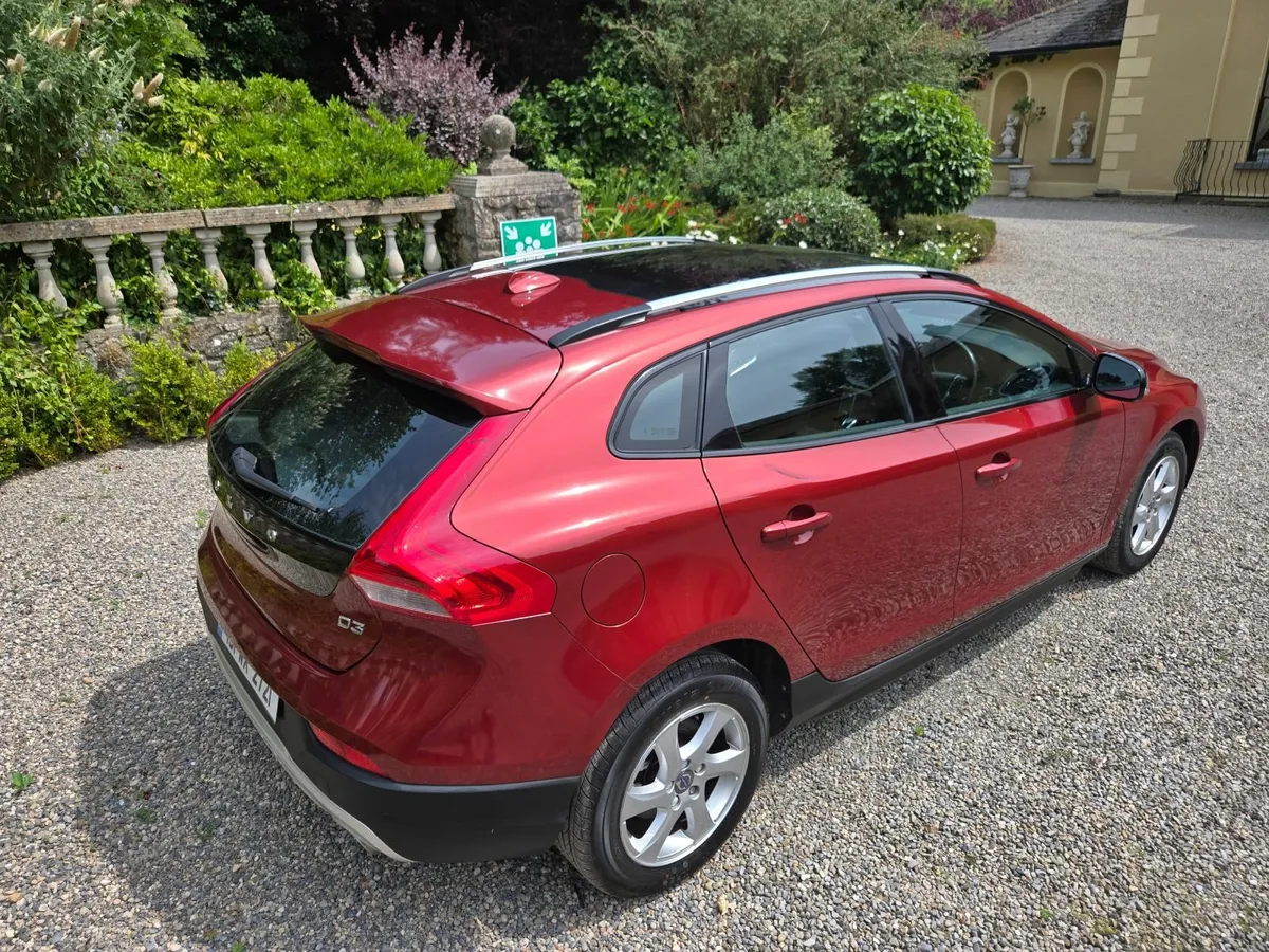 VOLVO V40 2.0 D3 CROSS COUNTRY SE 5D (LUXURY) - Image 4