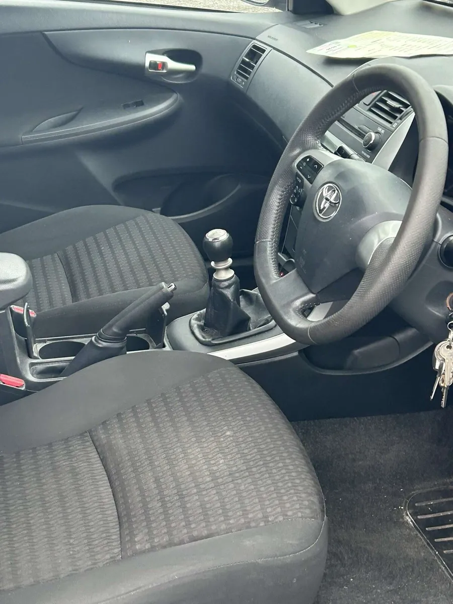 Toyota  Corolla - Image 3