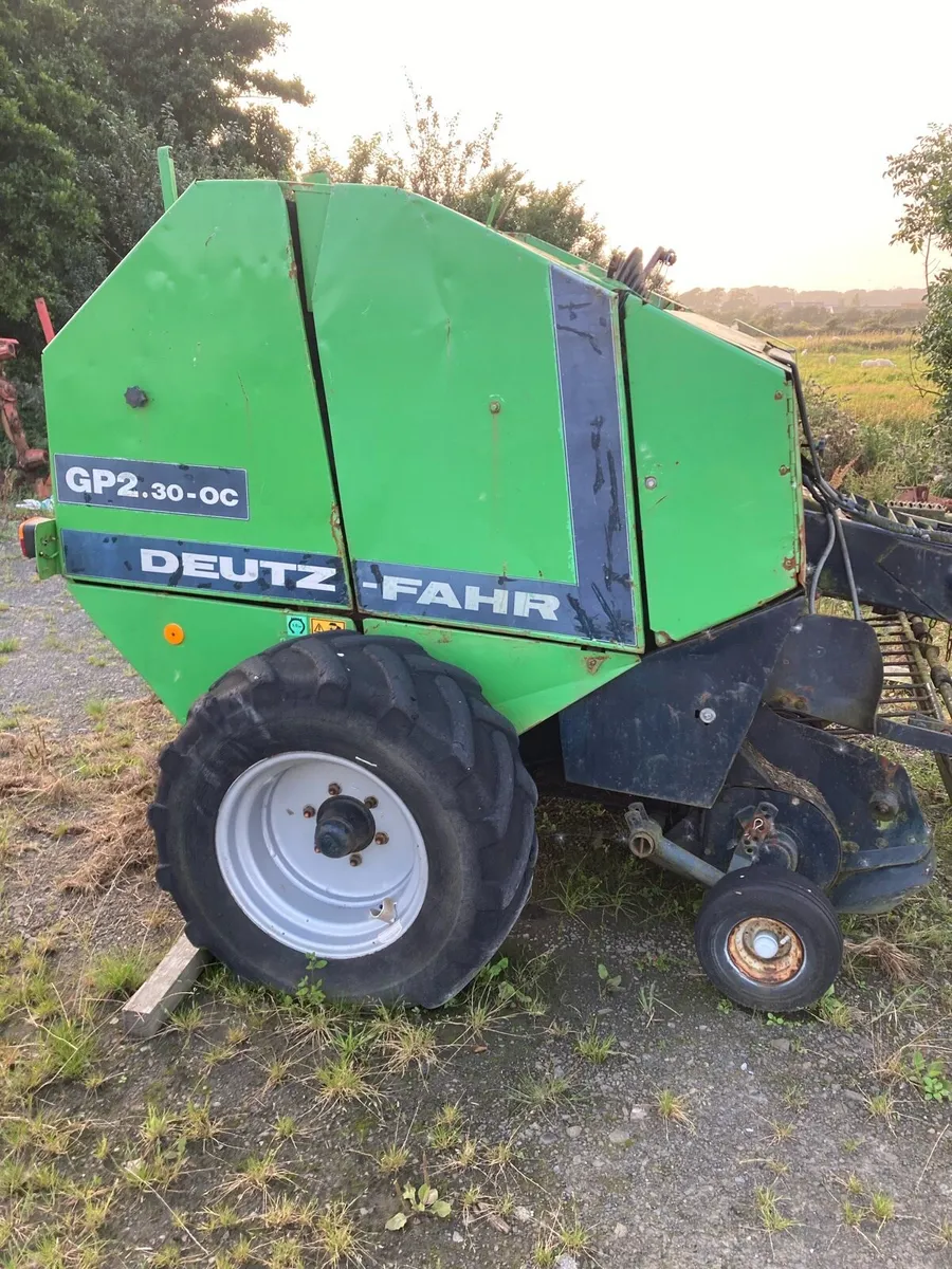 Round baler - Image 1