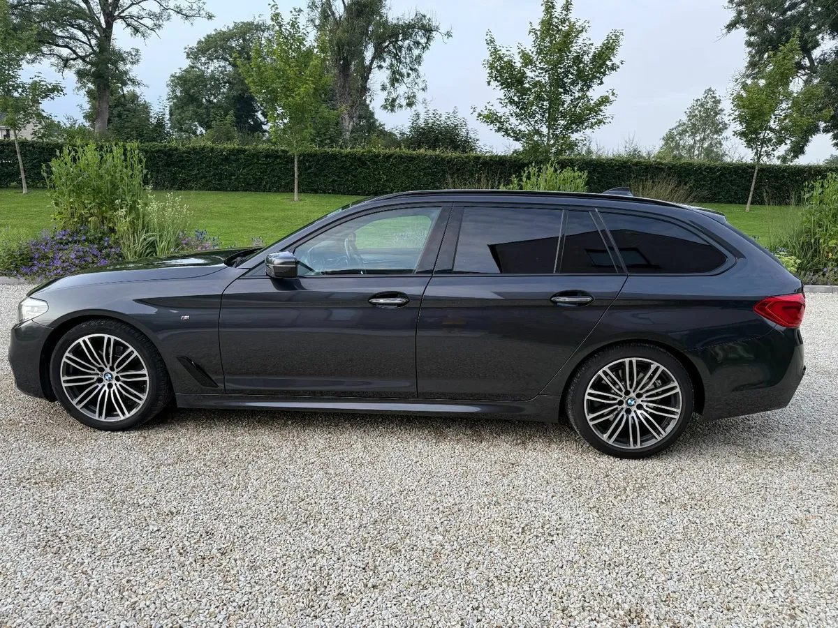 BMW 5-Series Touring 2018 - Image 2