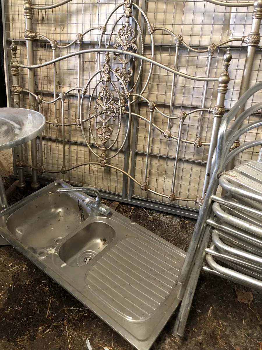 Double bed , Sink ,table,chairs - Image 3