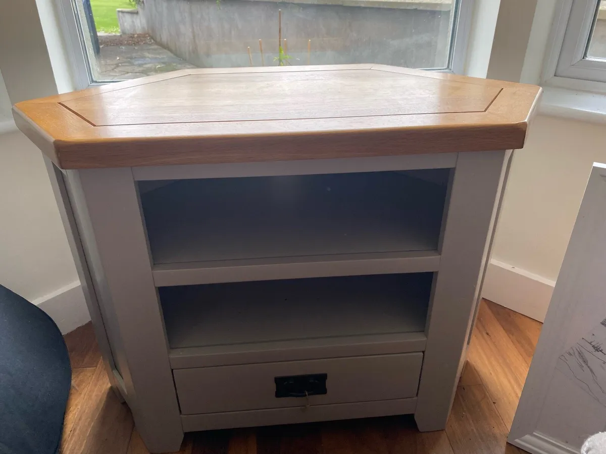 TV stand - Image 2
