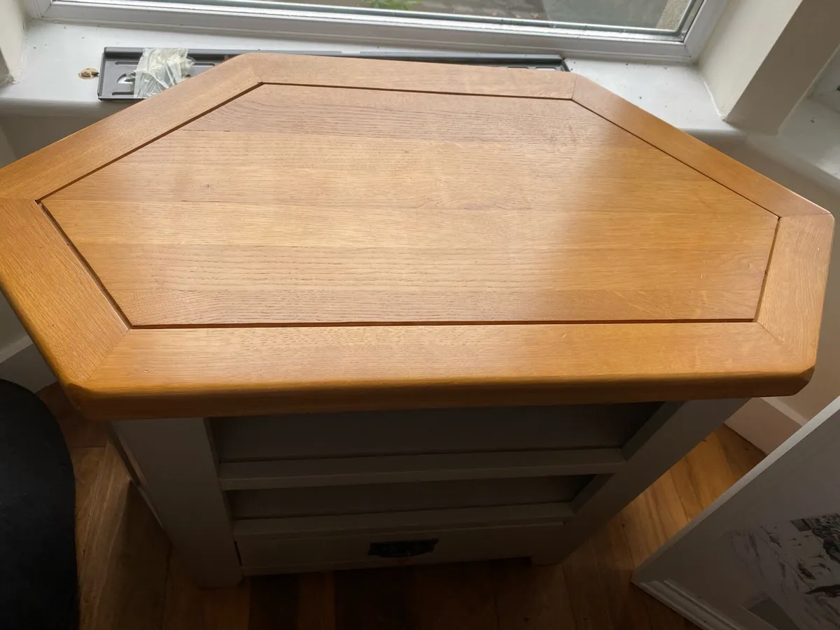TV stand - Image 3