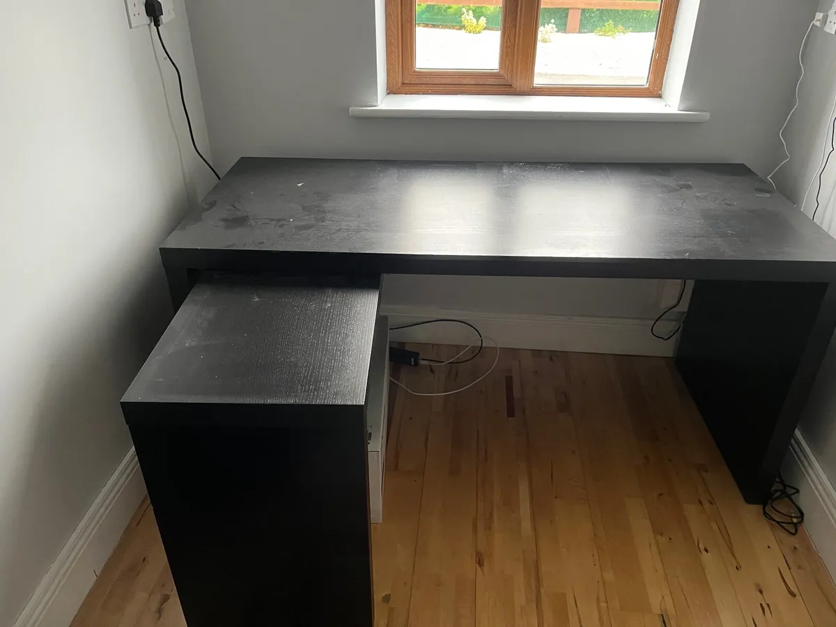 Office desk - Image 1