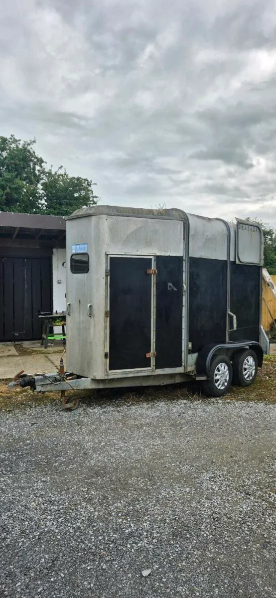 Ivor Williams horsebox - Image 1