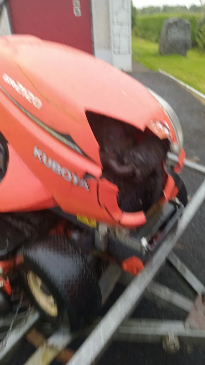 Kubota bonnet