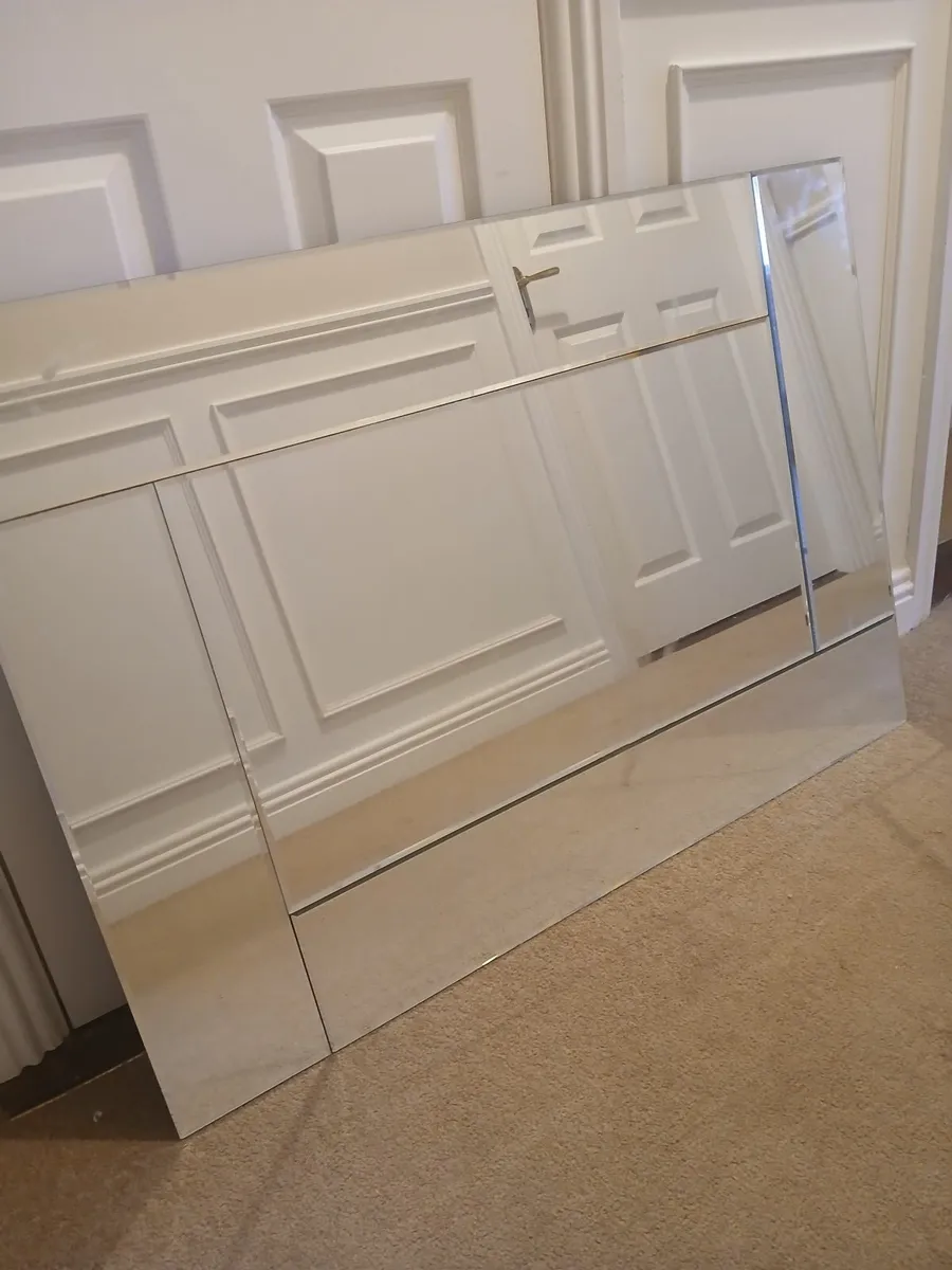 Bevelled mirror