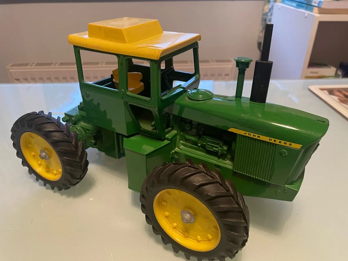 VINTAGE Ertl John Deere 7520 1:16 Scale - Image 2