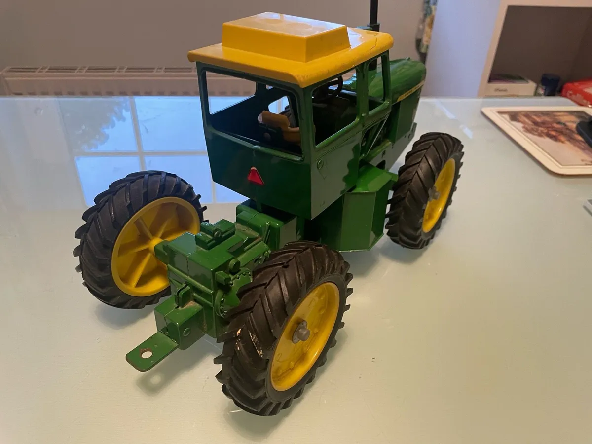 VINTAGE Ertl John Deere 7520 1:16 Scale - Image 3