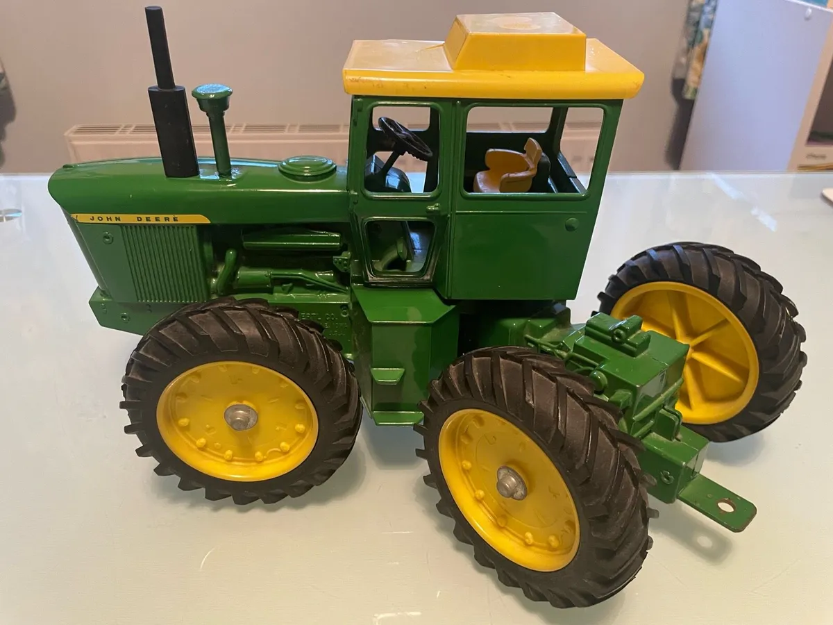 VINTAGE Ertl John Deere 7520 1:16 Scale - Image 4