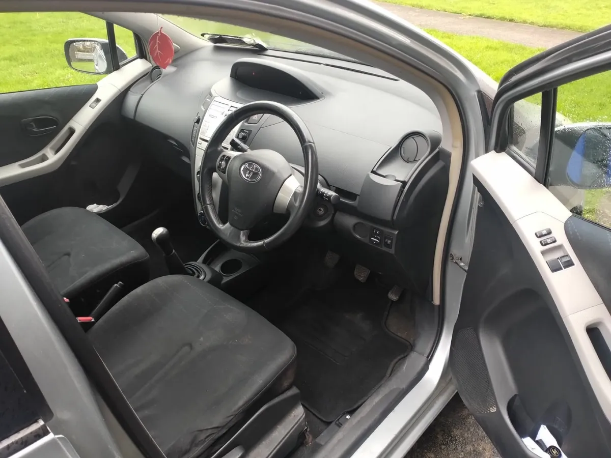 Toyota Yaris 2008 - Image 4