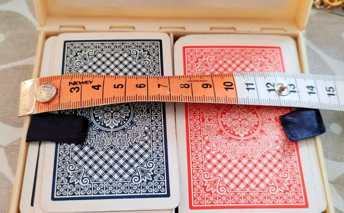 Vintage card box with cards - Image 3