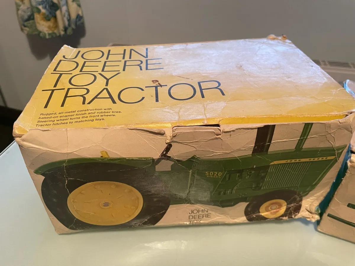 VINTAGE ERTL John Deere 5020 & Impliments 1:16 - Image 2