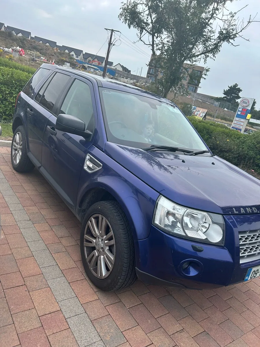 Land Rover - Image 1