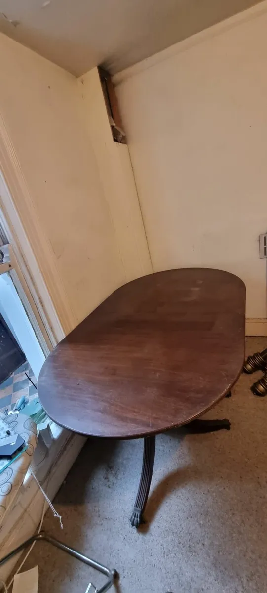 Mahogany Regency table - Image 1
