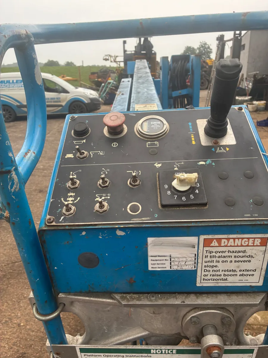 Genie Z30/20 boom lift - Image 2