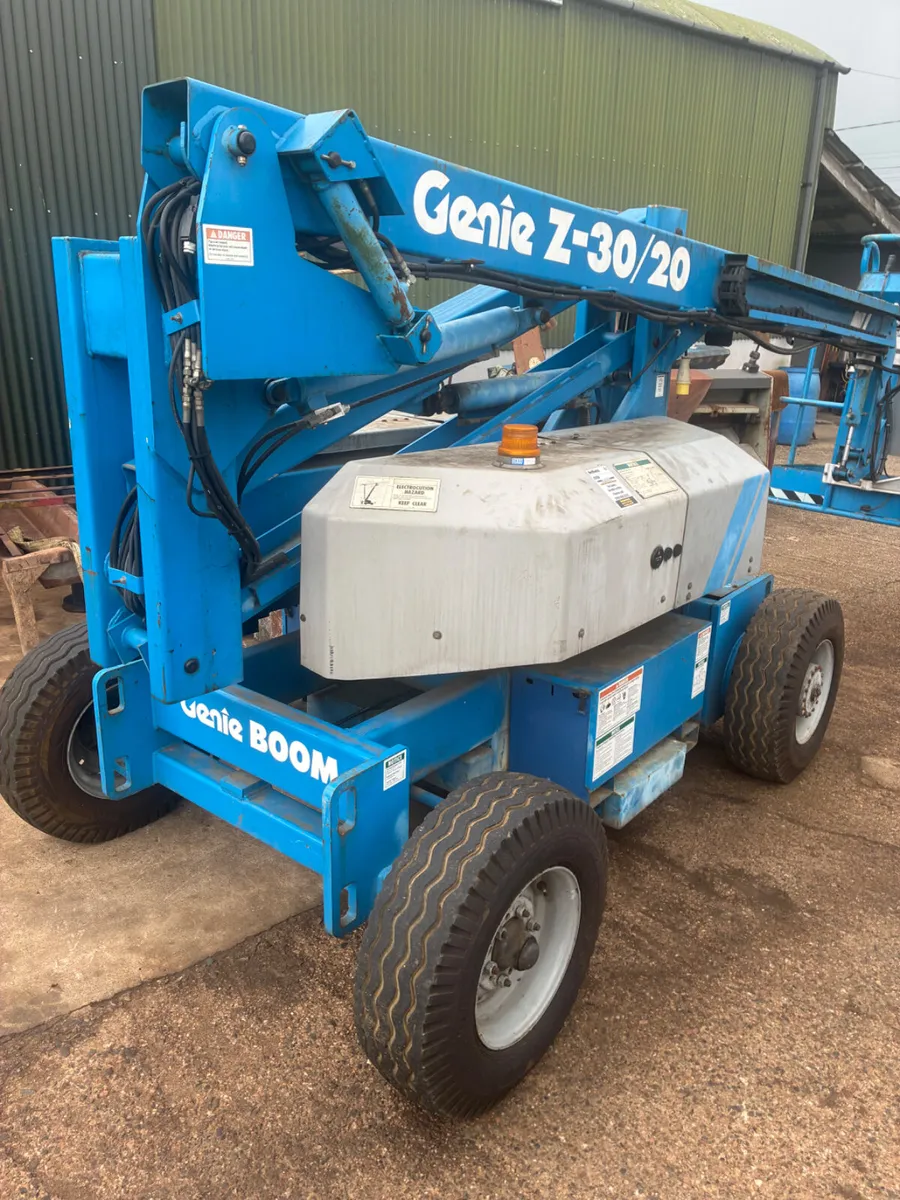 Genie Z30/20 boom lift - Image 1
