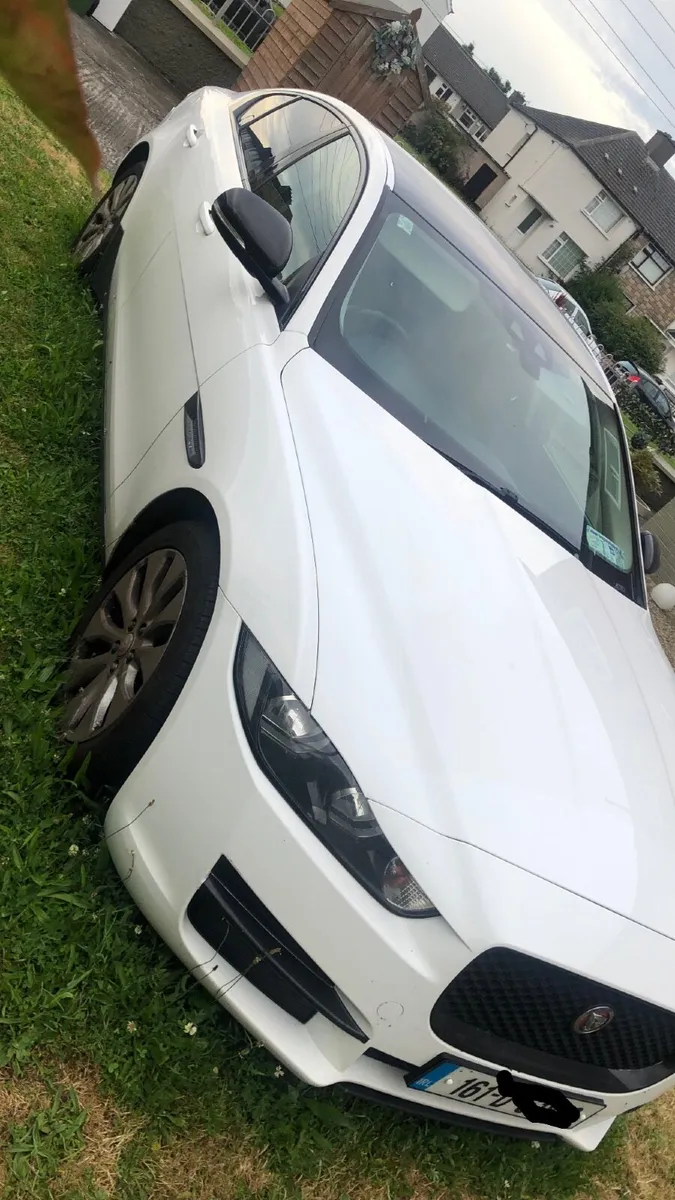Jaguar XE 2016 - Image 1
