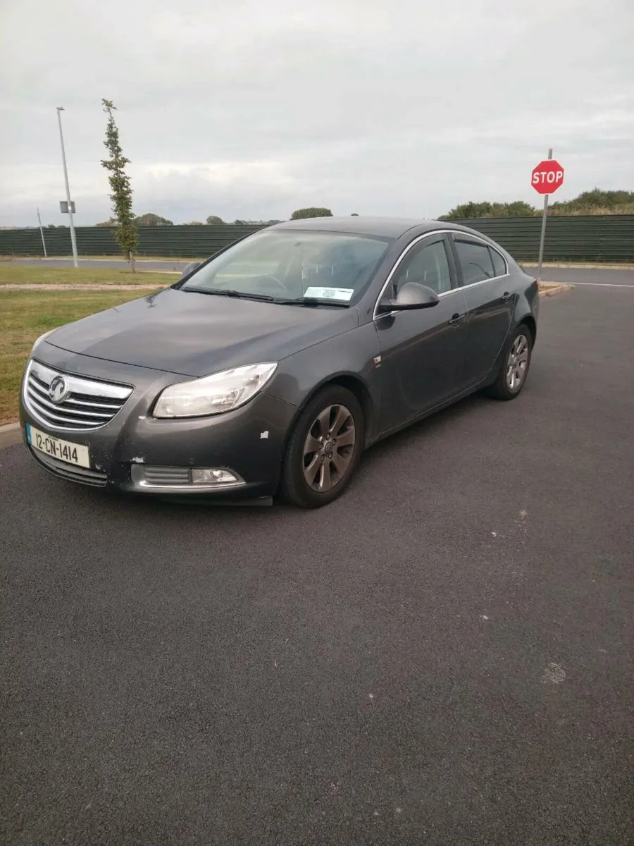 12 Vauxhall Insignia - Image 1