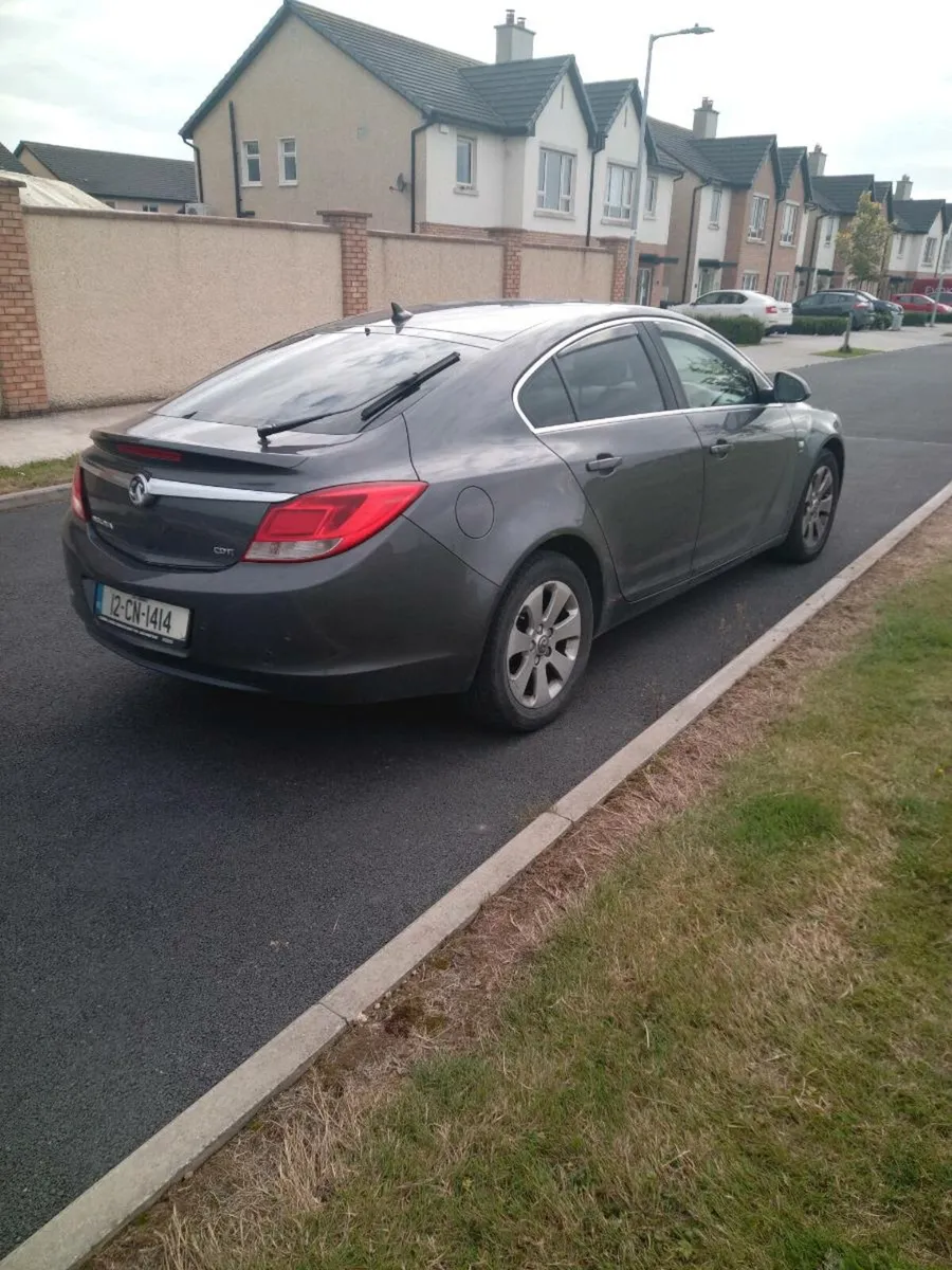 12 Vauxhall Insignia - Image 2