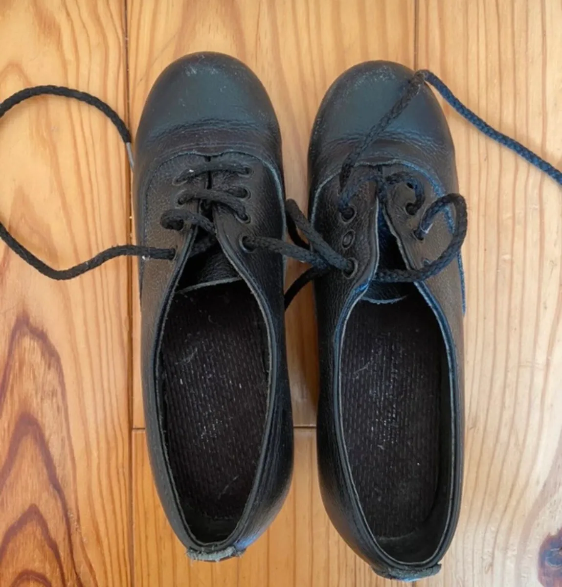 Set Dancing Shoes - Image 1
