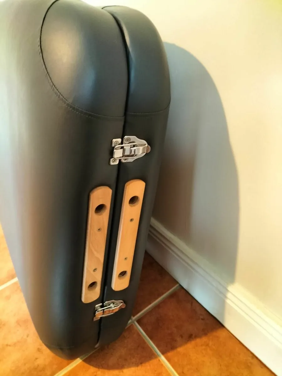 Massage Table -  excellent condition - Image 4