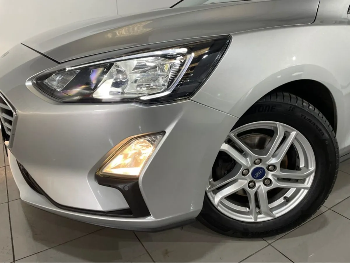 Ford Focus Zetec Edition 1.5 TD 120 5DR Full Serv - Image 4