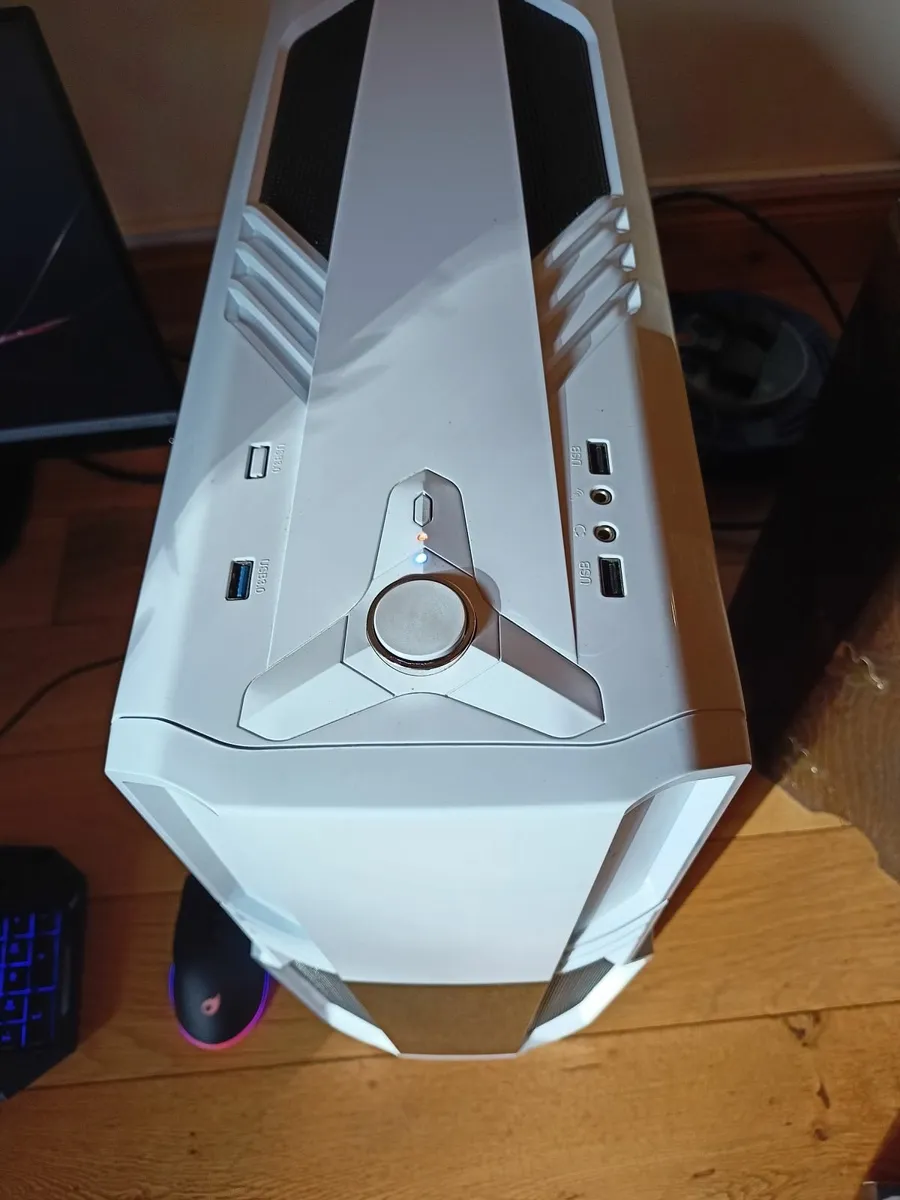 Gaming PC Computer Ryzen 7 with monitor - Image 4