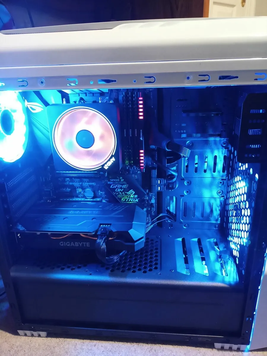 Gaming PC Computer Ryzen 7 with monitor - Image 1