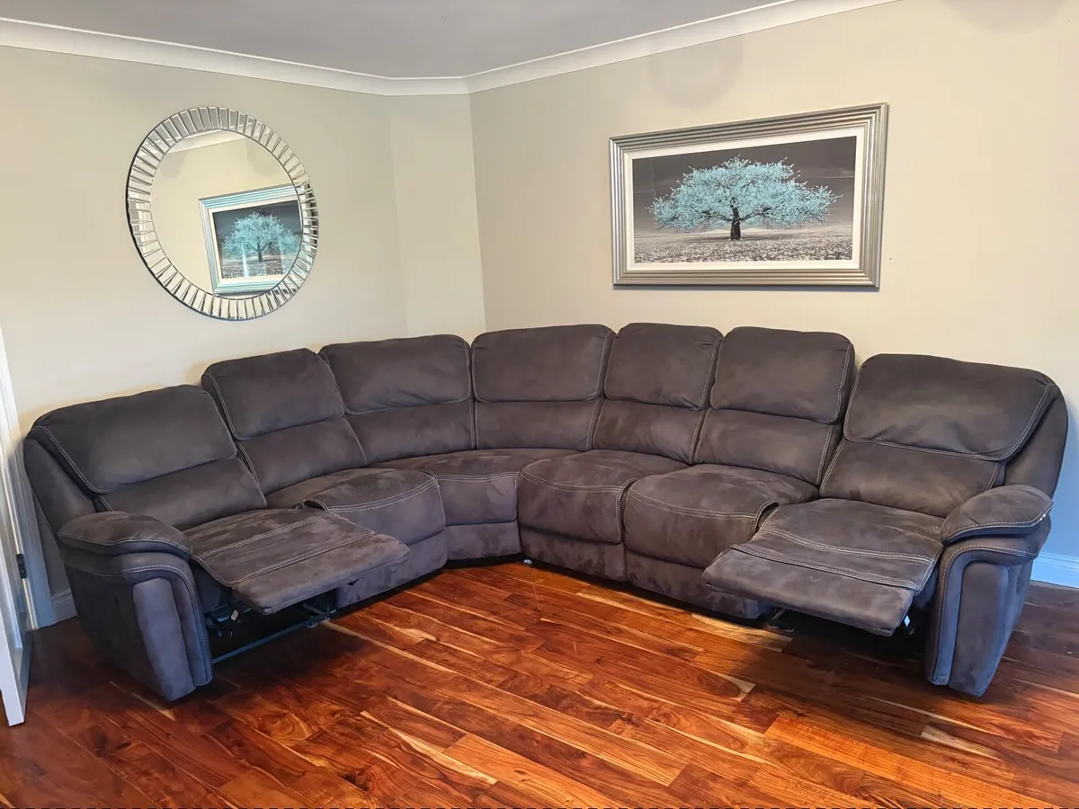 Grey corner reclining couch - Image 3