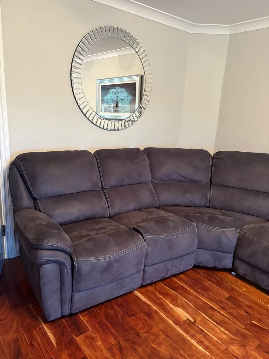Grey corner reclining couch - Image 4