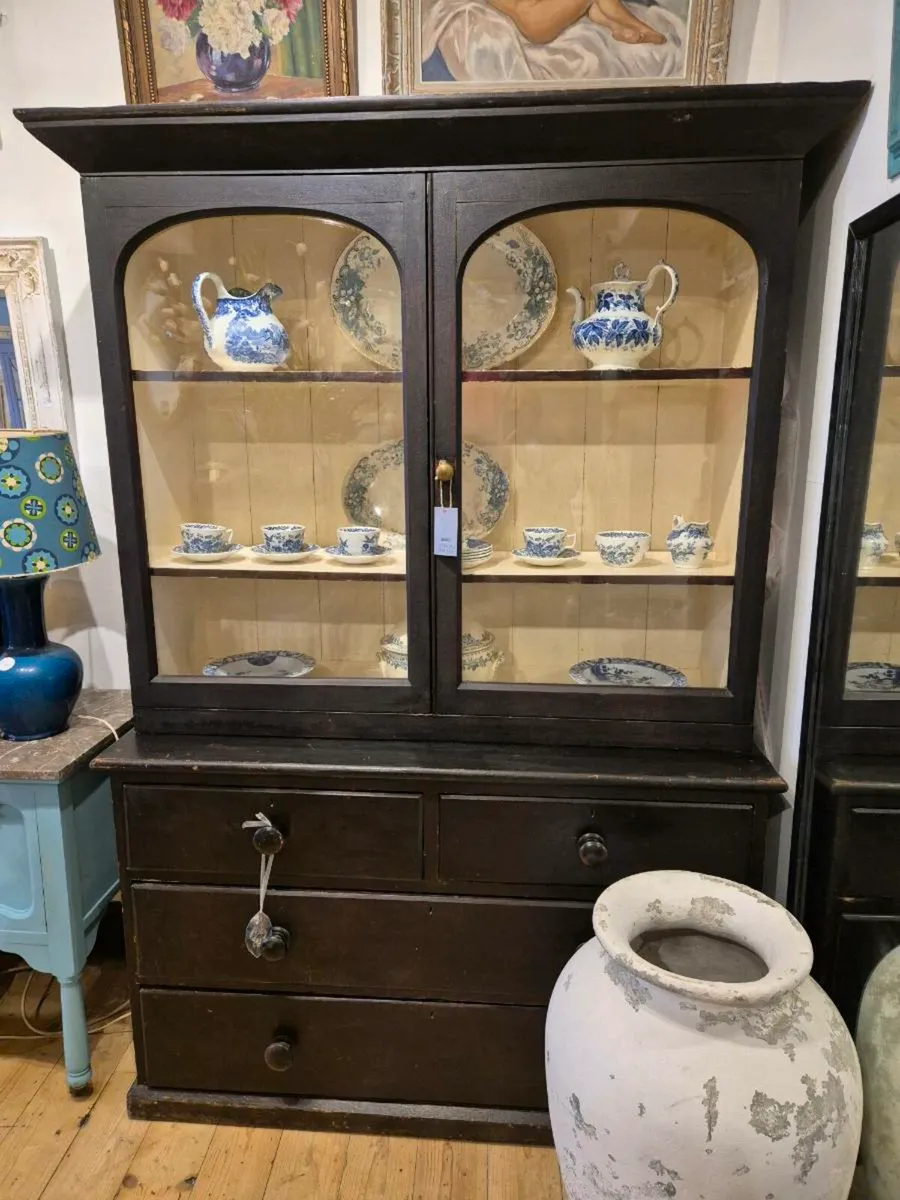 Antique cupboard - Image 1