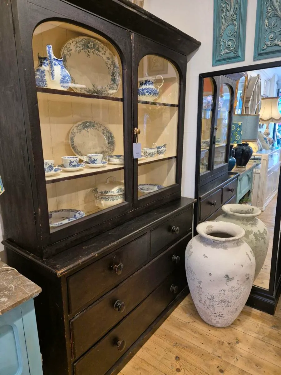 Antique cupboard - Image 2