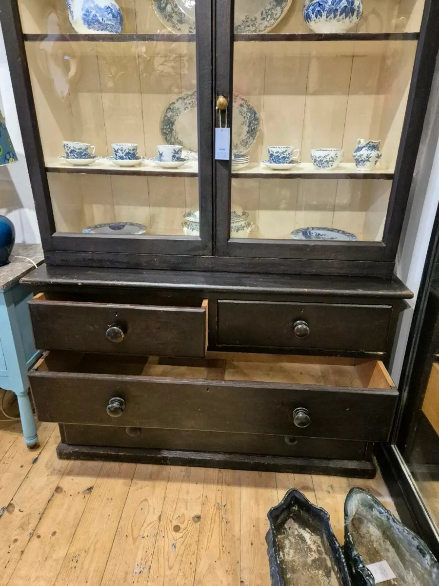 Antique cupboard - Image 3